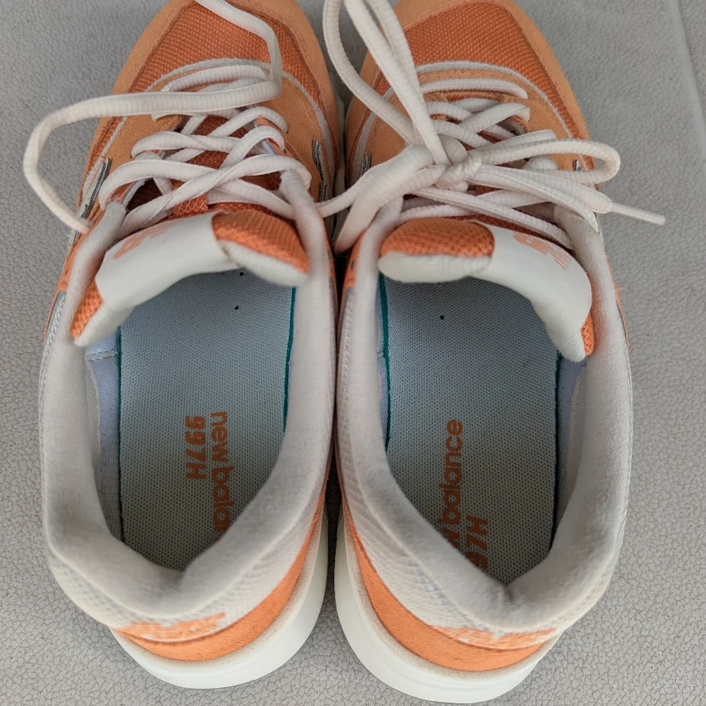 New Balance Sneakers, Women's 8.5 or Mens 7, Orange Jogging Shoes - Picture 4 of 11